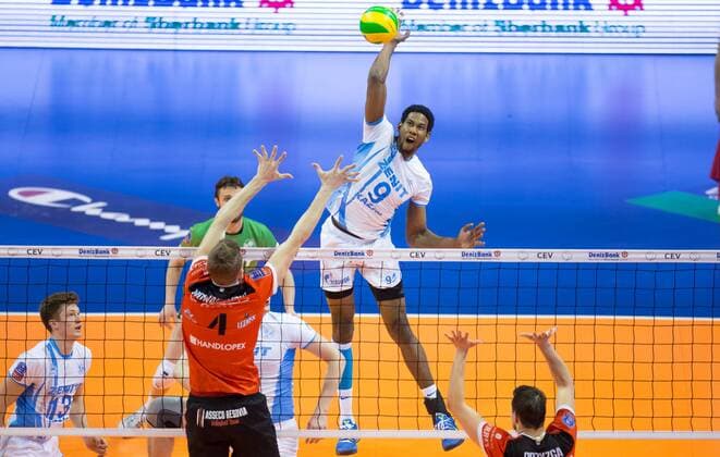 Berlin, Deutschland, 29.03.2015: Volleyball CEV Champions League Final 4 2015 - Finale Zenit Kazan - Asseco Resovia Rzeszow. Wilfredo Leon Venero (Kazan 9) gegen den Block aus Piotr Nowakowski (Rzeszow 4) und Fabian Drzyzga (Rzeszow 11)