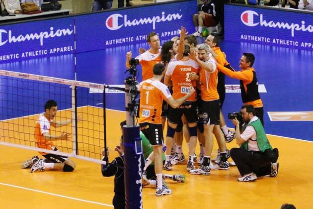 Jubel der BR Volleys nach dem Sieg, Berlin Recycling Volleys vs. Skra Belchatow, Herren, Volleyball, Champions League Final Four, 29.03.2015 , EP_MHT
