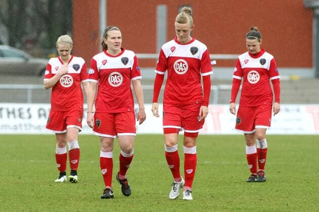 Viertelfinale Rueckspiel der UEFA Women s Champions League: 1. FFC Frankfurt gegen Bristol Academy WFC am Sonntag (29.03.2015) im Stadion am Brentanobad in Frankfurt am Main. Enttaeuschung nach Spielschluss bei Bristol.