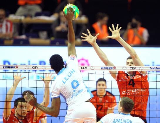 BERLIN , MAX-SCHMELING HALLE 29.03.2015 VOLLEYBALL MEN S CEV DENIZBANK CHAMPIONS LEAGUE FINAL FOUR THE FINAL GAME SEASON 2014 2015 ASSECO RESOVIA RZESZOW - ZENIT KAZAN WILFREDO LEON VENERO ( ZENIT ) PIOTR NOWAKOWSKI ( RESOVIA )  150329MIN127