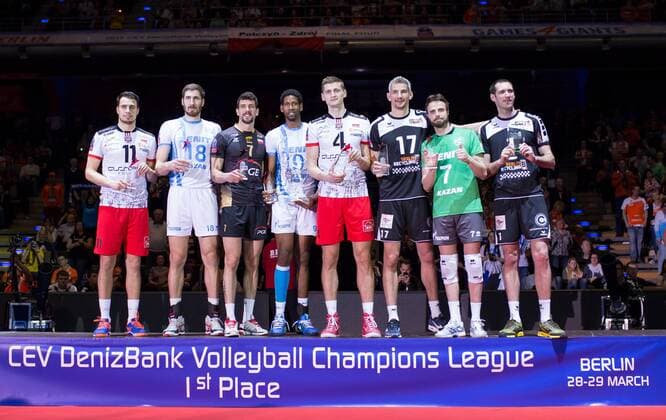 Berlin, Deutschland, 29.03.2015: Volleyball CEV Champions League Final 4 2015 - Finale Siegerehrung. Die besten Spieler v.li. Fabian Drzyzga (Rzeszow 11), Maxim Mikhailov (Kazan 18), Facundo Conte (Belchatow 7), Wilfredo Leon Venero (Kazan 9), Piotr Nowakowski (Rzeszow 4), Rob Bontje (BR Volleys 17), Teodor Salparov (Kazan 7), Scott Joseph Touzinsky (BR Volleys 1)