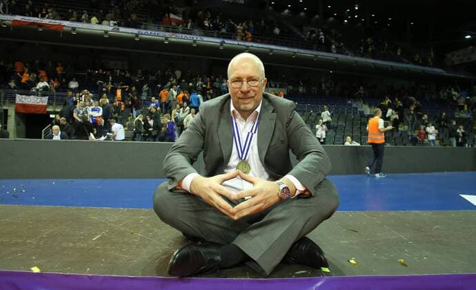 Mark Lebedew (Trainer BR Volleys), nachdenklich nach dem Spiel BR Volleys Berlin-PGE Skra Belchatow Volleyball CEV Champions League 2014 2015, CEV Deniz Bank, Final Four, Spiel um Platz 3, kleines Finale Herren, Männer, Maenner, men, Volleyball, Deutschland, Germany, Max-Schmeling-Halle Berlin, 29.3.2015