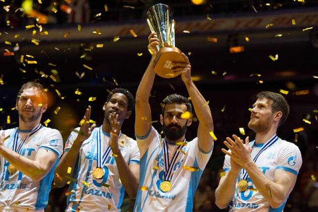 29.03.2015, Max Schmeling Halle, Berlin Volleyball, 2015 CEV Volleyball Champions League, Final Four, Siegerehrung Andrey Ashchev ( 11 Kazan RUS), Wilfredo Leon ( 9 Kazan RUS), Mir Saeid Marouflakrani ( 8 Kazan RUS) mit Pokal Trophy, Evgeny Sivozhelez ( 6 Kazan RUS)