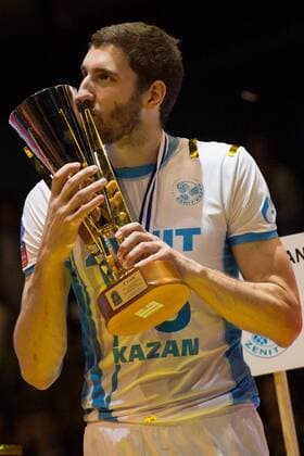 29.03.2015, Max Schmeling Halle, Berlin Volleyball, 2015 CEV Volleyball Champions League, Final Four, Siegerehrung Maxim Mikhailov ( 18 Kazan RUS) mit Pokal Trophy