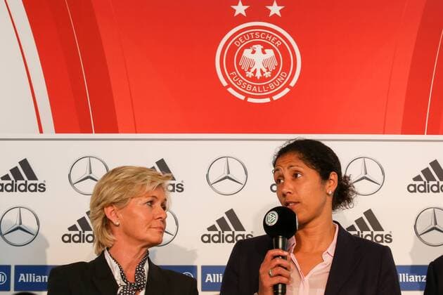 v.li.: Silvia Neid (Bundestrainerin, DFB-Trainerin) und ihre Nachfolgerin ab 2016 Steffi Jones (DFB-Direktorin Mädchenfußball und Frauenfußball), Fussball, Pressekonferenz DFB-Frauen, DFB-Zentrale, xozx