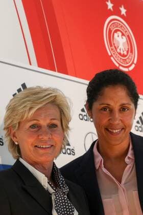 v.li.: Silvia Neid (Bundestrainerin, DFB-Trainerin), Steffi Jones (DFB-Direktorin Mädchenfußball und Frauenfußball, Bundestrainerin ab 2016), Fussball, Pressekonferenz DFB-Frauen, DFB-Zentrale, xozx