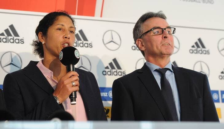 30.03.2015, xfux, Fussball, DFB Pressekonferenz Damen, v.l. Neue Trainerin Steffi Jones (Deutsche Fussball Nationalmanschaft Damen), Helmut Sandrock (Generalsekräter, Deutsche Fussball Bund)