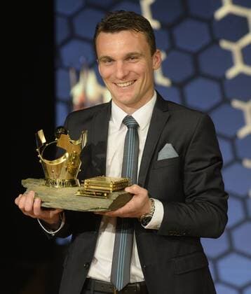 Czech soccer player David Lafata poses with award for the Czech Footballer of the Year during the Czech Footballer of the Year for 2014 ceremony, organised by the Czech Football Association (FACR) in Prague, Czech Republic, March 29, 2015. (CTKxPhoto MichalxKrumphanzl) CTKPhotoP201503290522001  _KRU6651
