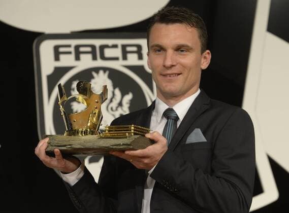 Czech soccer player David Lafata poses with award for the Czech Footballer of the Year during the Czech Footballer of the Year for 2014 ceremony, organised by the Czech Football Association (FACR) in Prague, Czech Republic, March 29, 2015. (CTKxPhoto MichalxKrumphanzl) CTKPhotoP201503290522101  _KRU6650