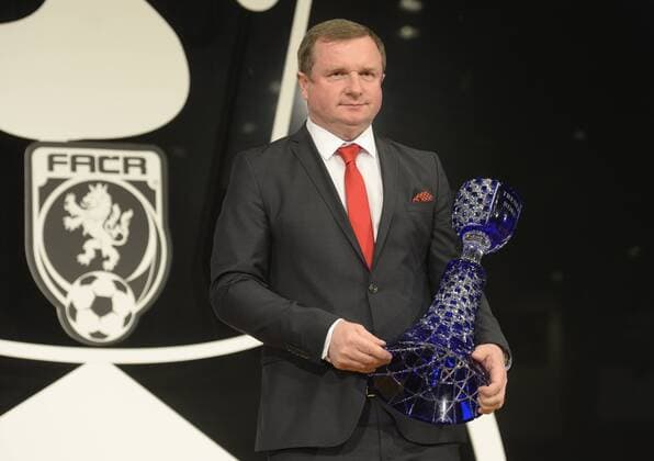 Pavel Vrba, coach of Czech national soccer team, poses with award for the Coach of the Year during the Czech Footballer of the Year for 2014 ceremony, organised by the Czech Football Association (FACR) in Prague, Czech Republic, March 29, 2015. (CTKxPhoto MichalxKrumphanzl) CTKPhotoP201503290530101  _KRU6592