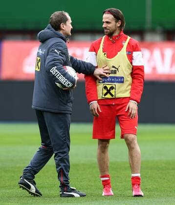 SOCCER - AUT vs BIH, friendly match VIENNA,AUSTRIA,30.MAR.15 - SOCCER - OEFB international match Länderspiel Austria vs Bosnia-Herzegovina, friendly match, preview, final training team AUT. Image shows assistant coach Thomas Janeschitz and Martin Harnik (AUT). GEPAxpictures xChristianxOrt 