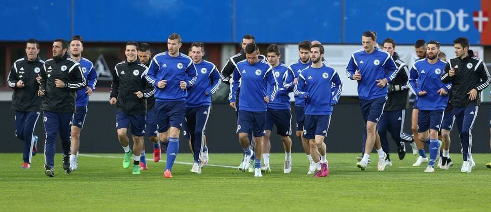 SOCCER - AUT vs BIH, friendly match VIENNA,AUSTRIA,30.MAR.15 - SOCCER - OEFB international match Länderspiel Austria vs Bosnia-Herzegovina, friendly match, preview, final training team BIH. Image shows Edin Dzeko, Anel Hadzic and the player from BIH. GEPAxpictures xChristianxOrt 
