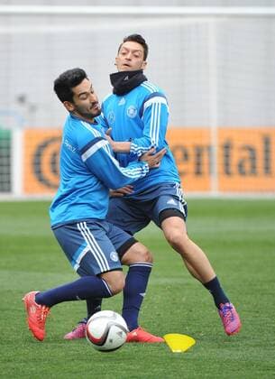 29.03.2015, Tiflis - UEFA EURO Quali 2015 - Georgien vs Deutschland - Ilkay Gündogan gegen Mesut Özil - 