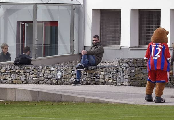 31.03.2015, Fussball 1.Bundesliga 2014 2015, FC Bayern München, Training an der Säbenerstrasse. Ex-Bayernspieler und Fussballtrainer (ehemals Nürnberg) Michael Wiesinger schaut beim Training zu. 