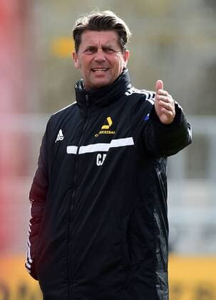 01.04.2015, xjhx, Fussball DFB Pokal Halbfinale Damen, 1.FFC Frankfurt - Turbine Potsdam, v.l. Trainer Colin Bell (1.FFC Frankfurt) gibt Anweisungen, gestikuliert, mit den Armen gestikulieren gives instructions, gesticulate.