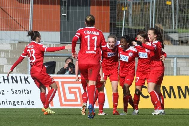 DFB-Pokal der Frauen, Halbfinale: 1. FFC Frankfurt - 1. FFC Turbine Potsdam am Mittwoch (01.04.2015) im Stadion am Brentanobad in Frankfurt am Main. Jubel nach 2:0 durch Genoveva Anonma (1. FFC Turbine Potsdam).