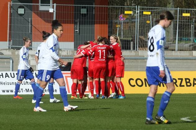 DFB-Pokal der Frauen, Halbfinale: 1. FFC Frankfurt - 1. FFC Turbine Potsdam am Mittwoch (01.04.2015) im Stadion am Brentanobad in Frankfurt am Main. Jubel nach 2:0 durch Genoveva Anonma (1. FFC Turbine Potsdam).