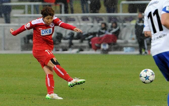 01.04.2015, xfux, Fussball DFB Pokal Halbfinale Damen, 1.FFC Frankfurt - Turbine Potsdam, v.l. Asano Nagasato (Turbine Potsdam) Goal scored, Tor zum 0:1