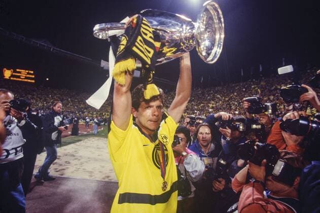 Andreas Moeller mit Pokal Fussball Champions League 1997 in Muenchen Borussia Dortmund Juventus Turin 3:1 28.05.1997