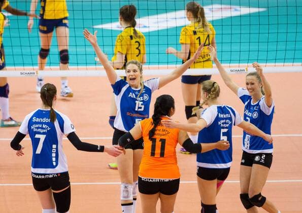 Nichole Lindow 15 (Allianz MTV Stuttgart) und Mareike Hindriksen 2 (Allianz MTV Stuttgart) freuen sich, Allianz MTV Stuttgart vs Schweriner SC, 1. Volleyball Bundesliga Play-Off Halbfinale, Damen, SCHARRena, Stuttgart, 01.04.2015 EP_nwr