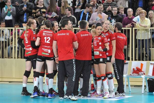 04.04.2015, xtkx, Volleyball 1.Bundesliga Playoffs Damen, VC Wiesbaden - Dresdner SC, v.l. Team Dresdner SC,