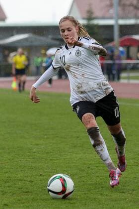 Laura Freigang (Deutschland, DFB) im Spiel gegen Schottland, Freisteller, Einzelbild, Aktion, Action, Fussball, U19-Frauen, EM-Qualifikation, Eliterunde, xozx