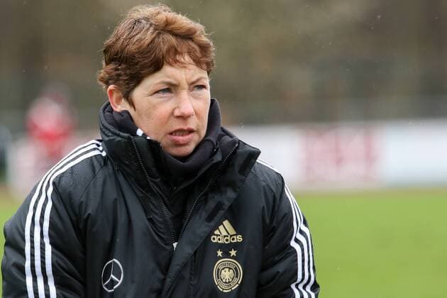 Maren Meinert (Trainerin, Deutschland, DFB), Porträt, Portrait, im Spiel gegen Schottland, Fussball, U19-Frauen, EM-Qualifikation, Eliterunde, xozx