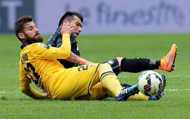 IPP20150404 Football - soccer: Serie A, Inter Mailand - FC Parma, Antonio Nocerino, Gary Medel xHOCHxZWEIx xItalyxPhotoxPressx 