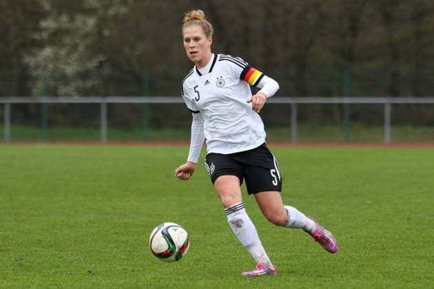 Rebecca Knaak (Kapitänin, Deutschland, DFB), im Spiel gegen Schottland, Freisteller, Einzelbild, Aktion, Action, Fussball, U19-Frauen, EM-Qualifikation, Eliterunde, xozx