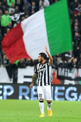 IPP20150404 Football - soccer: Serie A, Juventus Turin vs FC Empoli, Carlos Tevez, vor einer Italien Fahne xHOCHxZWEIx xItalyxPhotoxPressx 