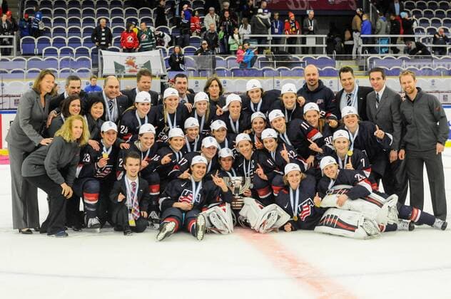 SWE, IIHF Eishockey Frauen WM 2015, USA vs Canada (CAN) 04.04.2015, Malmö Ishall, Malmö , SWE, IIHF Eishockey Frauen WM 2015, USA vs Canada (CAN), im Bild, Finale, Team USA gewinnt die Frauen Eishockey WM in Malmö, Teamfoto Attention nur für redaktionelle Berichterstattung nphxHafner