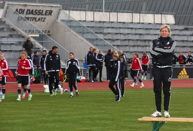 IMAGO Iconic Moments, Fußball - Frauen 04.04.2015 - Fussball - Saison 2014 2015 - Training und Fototermin DFB Nationalmannschaft Damen Frauen GER Bundesrepublik Deutschland - JüRa - Silvia Neid (Bundestrainerin, Bundesrepublik Deutschland GER)
