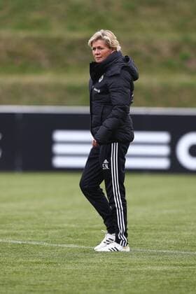 04.04.2015 - Fussball - Saison 2014 2015 - Training und Fototermin DFB Nationalmannschaft Damen Frauen GER Bundesrepublik Deutschland - JüRa - Silvia Neid (Bundestrainerin, Bundesrepublik Deutschland GER)