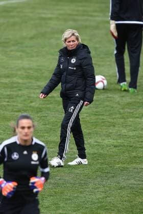 04.04.2015 - Fussball - Saison 2014 2015 - Training und Fototermin DFB Nationalmannschaft Damen Frauen GER Bundesrepublik Deutschland - JüRa - Silvia Neid (Bundestrainerin, Bundesrepublik Deutschland GER)
