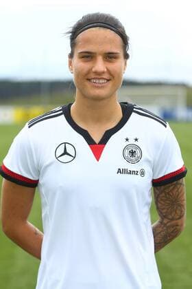 04.04.2015 - Fussball - Saison 2014 2015 - Training und Fototermin DFB Nationalmannschaft Damen Frauen GER Bundesrepublik Deutschland - JüRa - Dzsenifer Marozsan (10, Bundesrepublik Deutschland GER) Einzelfoto Portrait