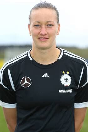 04.04.2015 - Fussball - Saison 2014 2015 - Training und Fototermin DFB Nationalmannschaft Damen Frauen GER Bundesrepublik Deutschland - JüRa - Almuth Schult (12, Bundesrepublik Deutschland GER) Einzelfoto Portrait