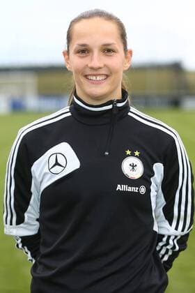 04.04.2015 - Fussball - Saison 2014 2015 - Training und Fototermin DFB Nationalmannschaft Damen Frauen GER Bundesrepublik Deutschland - JüRa - Laura Benkarth (21, Bundesrepublik Deutschland GER) Einzelfoto Portrait