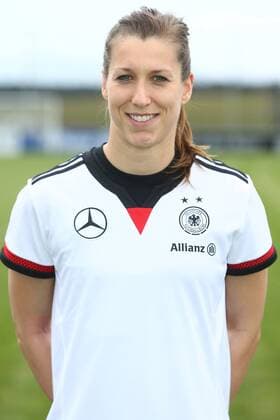 04.04.2015 - Fussball - Saison 2014 2015 - Training und Fototermin DFB Nationalmannschaft Damen Frauen GER Bundesrepublik Deutschland - JüRa - Verena Faißt (23, Bundesrepublik Deutschland GER) Einzelfoto Portrait