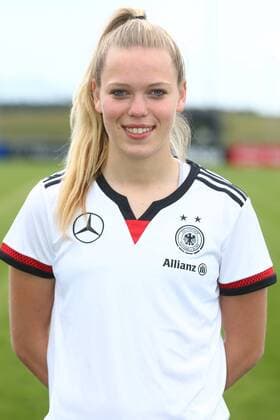 04.04.2015 - Fussball - Saison 2014 2015 - Training und Fototermin DFB Nationalmannschaft Damen Frauen GER Bundesrepublik Deutschland - JüRa - Margarita Gidion (26, Bundesrepublik Deutschland GER) Einzelfoto Portrait