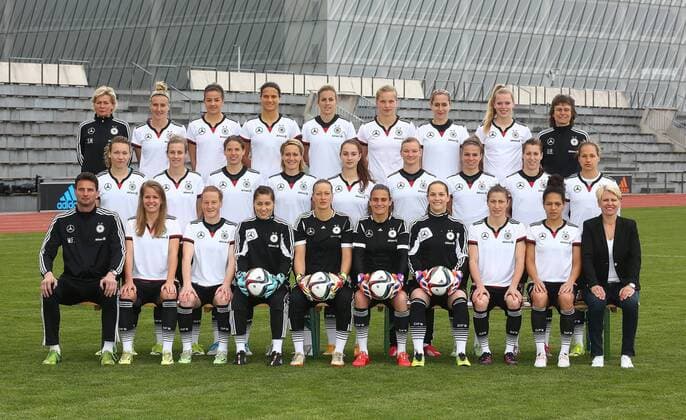 04.04.2015 - Fussball - Saison 2014 2015 - Fototermin DFB Nationalmannschaft Damen Frauen GER Bundesrepublik Deutschland - JüRa - oben von links: Silvia Neid (Bundestrainerin, Bundesrepublik Deutschland GER), Anja Mittag (11, Bundesrepublik Deutschland GER), Lena Lotzen (Bundesrepublik Deutschland GER), Dzsenifer Marozsan (10, Bundesrepublik Deutschland GER), Jennifer Cramer (15, Bundesrepublik Deutschland GER), Tabea Kemme (22, Bundesrepublik Deutschland GER), Anna Blässe (27, Bundesrepublik Deutschland GER) , Margarita Gidion (26, Bundesrepublik Deutschland GER) , Ulrike Ballweg (Assistenztrainerin Bundesrepublik Deutschland GER), Mitte von links: Josephine Henning (17, Bundesrepublik Deutschland GER), Simone Laudehr (6, Bundesrepublik Deutschland GER), Annike Krahn (5, Bundesrepublik Deutschland GER), Saksia Bartusiak (3, Bundesrepublik Deutschland GER), Sara Däbritz (25, Bundesrepublik Deutschland GER), Alexandra Popp (18, Bundesrepublik Deutschland GER), Melanie Leupolz (16, Bundesrepublik Deutschland GER), Verena Faißt (23, Bundesrepublik Deutschland GER), Babett Peter (14, Bundesrepublik Deutschland GER), vorne von links : Michael Fuchs (Torwarttrainer, Bundesrepublik Deutschland GER), Lena Petermann (24, Bundesrepublik Deutschland GER), Melanie Behringer (7, Bundesrepublik Deutschland GER), Lisa Weiß (28, Bundesrepublik Deutschland GER), Almuth Schult (12, Bundesrepublik Deutschland GER), Nadine Angerer (1, Bundesrepublik Deutschland GER), Laura Benkarth (21, Bundesrepublik Deutschland GER), Bianca Schmidt (2, Bundesrepublik Deutschland GER), Celia Sasic (13, Bundesrepublik Deutschland GER), Doris Fitschen (Bundesrepublik Deutschland GER)