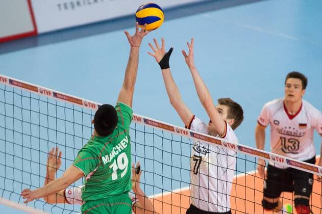 05.04.2015, Sakarya Spor Salonu, Sakarya Volleyball, 2015 CEV U19 Volleyball European Championship EM Europameisterschaft Europameisterschaft, Deutschland vs. Bulgarien Nikolay Manchev ( 19 BUL) - Block Corbin Balster ( 7 GER)