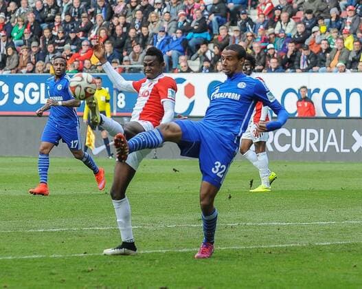 im Zweikampf, Aktion, mit von links Abdul Rahman Baba ( FC Augsburg ) 12 gegen Joel Matip (Schalke 04) 32 FC Augsburg vs Schalke 04, Fussball,Bundesliga, 05.04.2014 EP_bsr