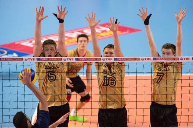 06.04.2015, Sakarya Spor Salonu, Sakarya Volleyball, 2015 CEV U19 Volleyball European Championship EM Europameisterschaft Europameisterschaft, Deutschland vs. Spanien Block Dreierblock Maximilian Auste ( 5 GER), Peter Schnabel ( 16 GER), Corbin Balster ( 7 GER)