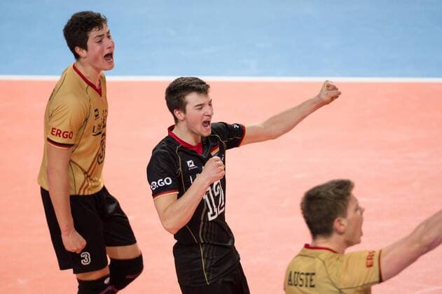 06.04.2015, Sakarya Spor Salonu, Sakarya Volleyball, 2015 CEV U19 Volleyball European Championship EM Europameisterschaft Europameisterschaft, Deutschland vs. Spanien Jubel Sven Winter ( 3 GER), Julian Zenger ( 12 GER), Maximilian Auste ( 5 GER)