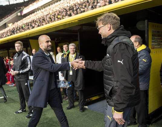 Trainer Pep (Josep) GUARDIOLA l. (M) begruesst Trainer Juergen KLOPP (Jürgen) (DO) vor dem SPiel, Fussball 1. Bundesliga, 27. Spieltag, Borussia Dortmund (DO) - FC Bayern Muenchen (M) 0:1, am 04.04.2015 in Dortmund Deutschland.