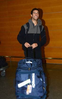 Australian F1 driver Daniel Ricciardo of Infiniti Red Bull Racing smiles after arriving at the Shanghai Pudong International Airport in Shanghai, China, 8 April 2015. Daniel Ricciardo arrives in Shanghai for F1 Chinese Grand Prix  pbu255943_13