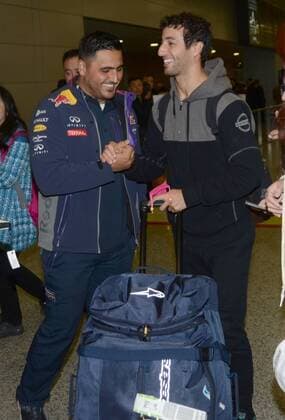 Australian F1 driver Daniel Ricciardo of Infiniti Red Bull Racing, right, interacts with staff after arriving at the Shanghai Pudong International Airport in Shanghai, China, 8 April 2015. Daniel Ricciardo arrives in Shanghai for F1 Chinese Grand Prix  pbu255943_25