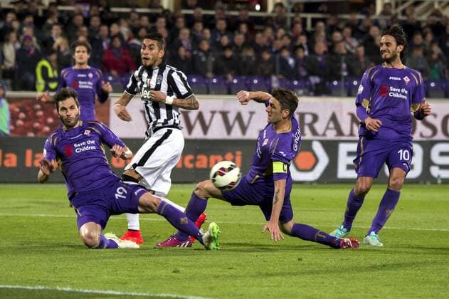 (L-R) Jose Maria Basanta (Fiorentina), Roberto Pereyra (Juventus), Gonzalo Rodriguez, Alberto Aquilani (Fiorentina), APRIL 7, 2015 - Football Soccer : Coppa Italia (Tim Cup) Semi-final 2nd leg match between Fiorentina 0-3 Juventus at Artemio Franchi Stadium in Firenze, Italy. Noxthirdxpartyxsales  (ptmb073136)