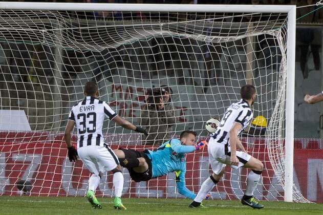 (L-R) Patrice Evra (Juventus), Neto (Fiorentina), Leonardo Bonucci (Juventus), APRIL 7, 2015 - Football Soccer : Leonardo Bonucci of Juventus celebrates scoring his side third goal during the Coppa Italia (Tim Cup) Semi-final 2nd leg match between Fiorentina 0-3 Juventus at Artemio Franchi Stadium in Firenze, Italy. Noxthirdxpartyxsales  (ptmb073170)