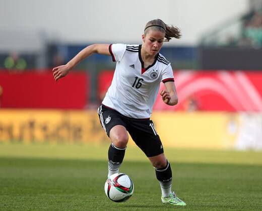 v.li.: Melanie Leupolz (Deutschland) Freisteller, Einzelbild, Aktion, Action neues Trikot, Addias, Dress, für die WM 2015, Weltmeisterschaft in Kanada Fussball, Frauen-Länderspiel, Deutschland - Brasilien, xmrx